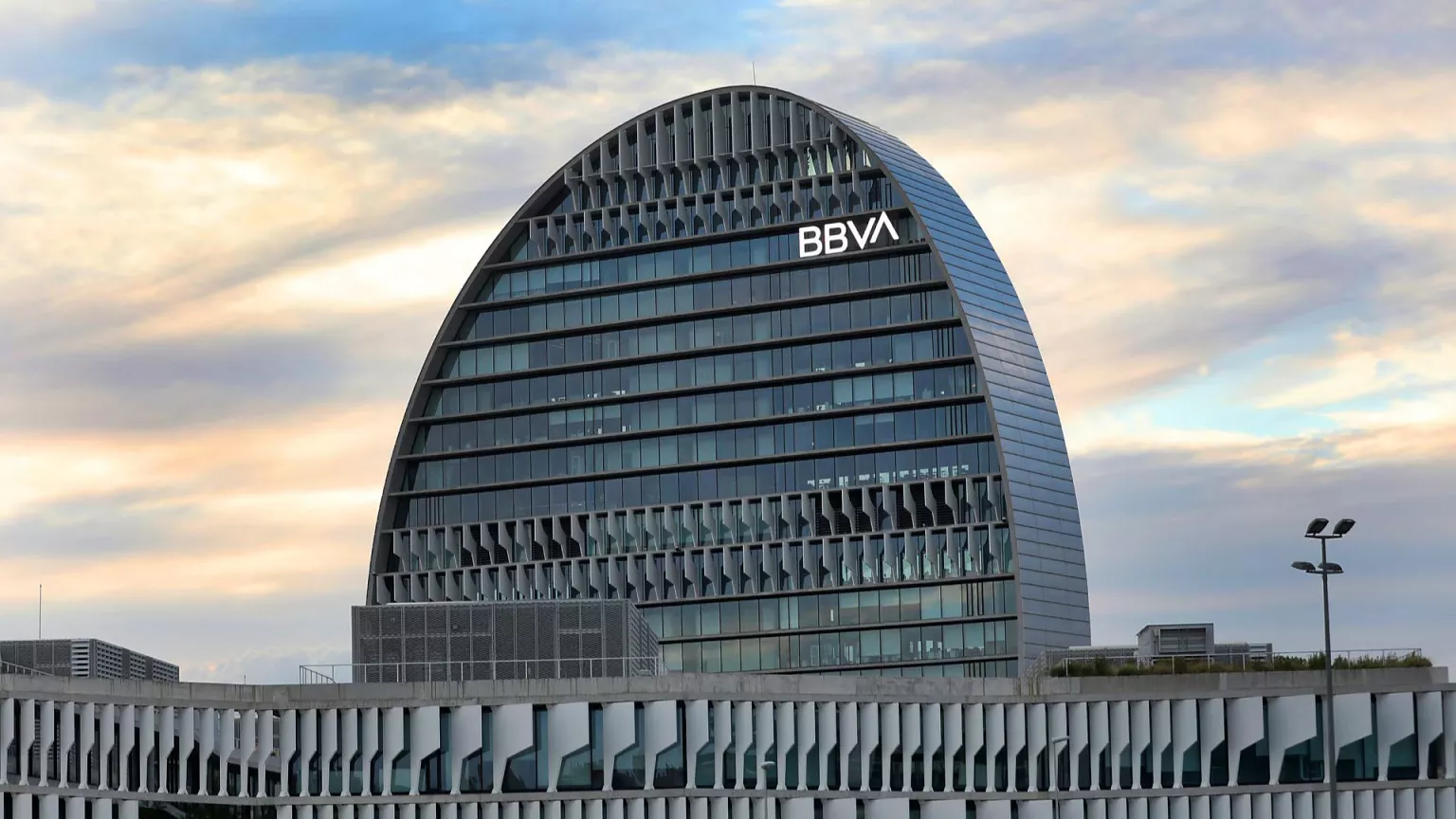 İspanyol banka BBVA, müşteri portföylerinde 7% kripto yatırımı öneriyor