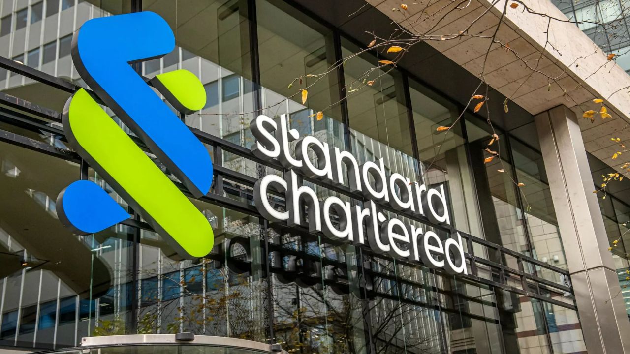 Standard Chartered kuruluşlara BTC ve ETH işlemleri sunmaya başladı