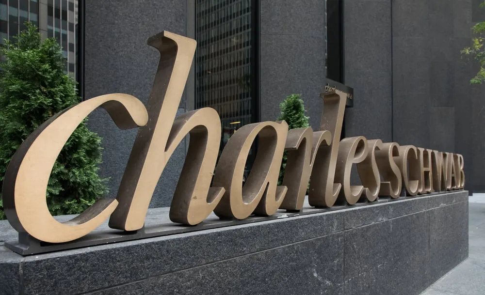 Charles Schwab’ın stablecoin hamlesi: Kripto hizmetlerini genişletiyor