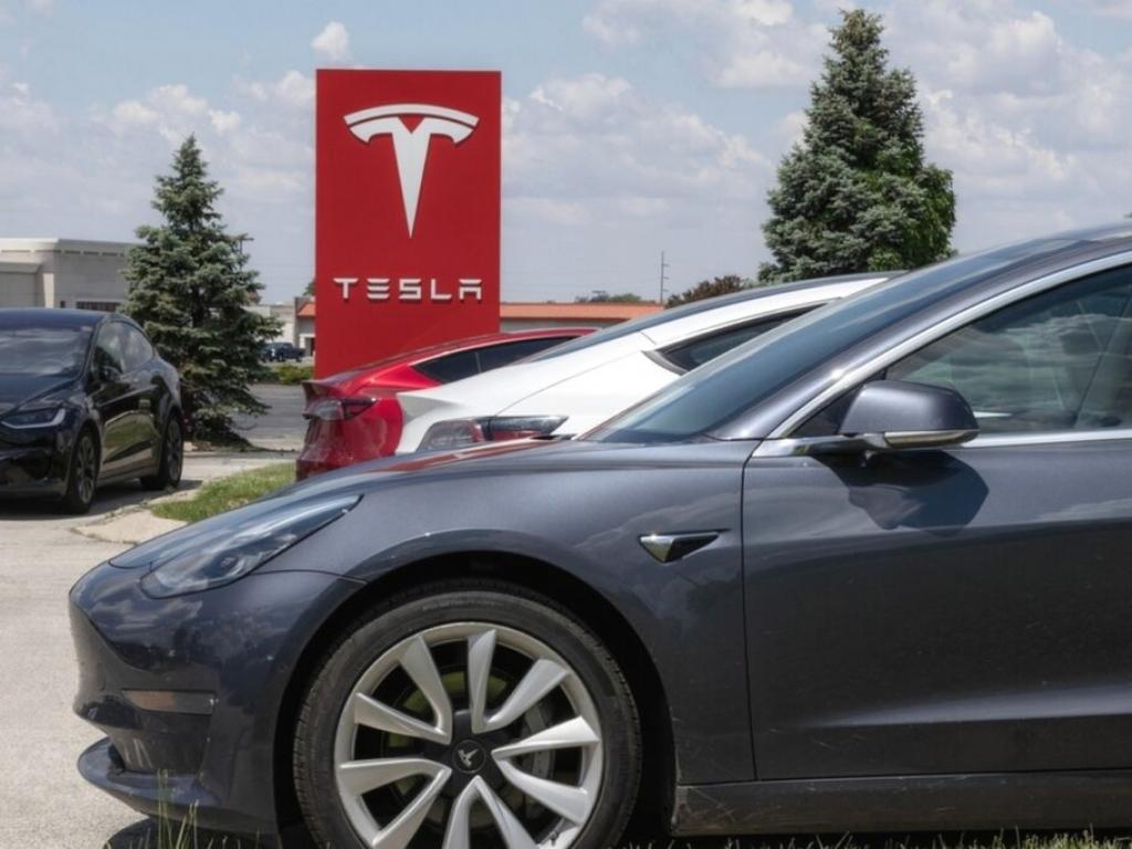 Dan Ives Tesla için iyimser görüşlerini yineledi