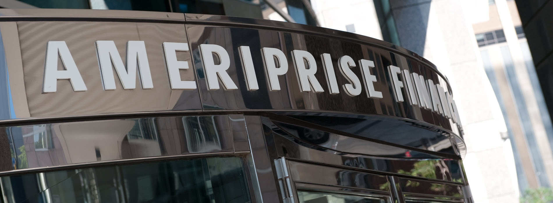 Ameriprise Financial beklentileri aştı