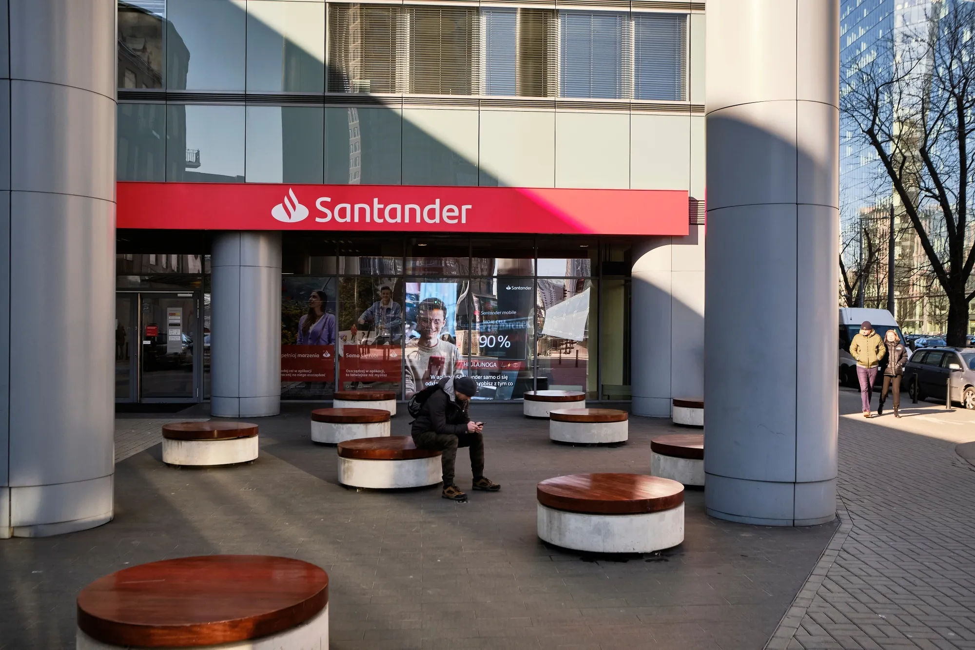 Banco Santander’in gelirleri beklentileri aştı ancak geriledi