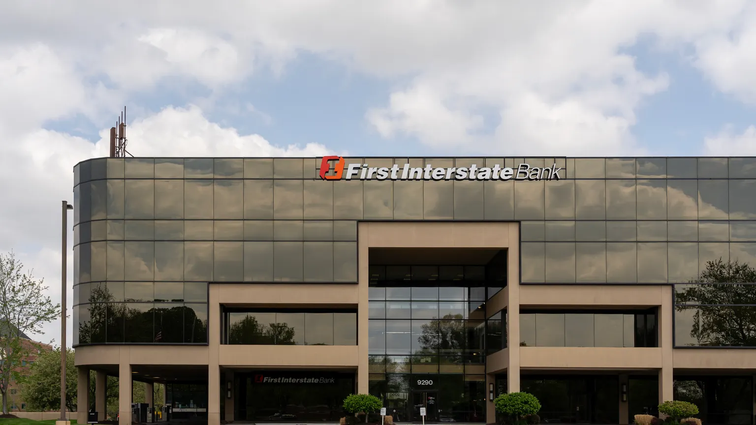 First Interstate BancSys kârını artırdı