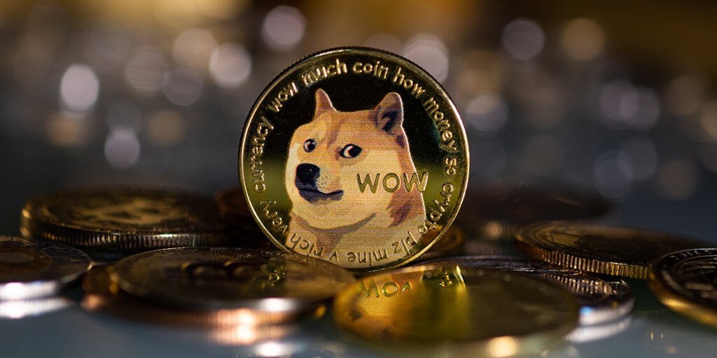 Bitcoin ve Ethereum ETF’leri talep görürken, Dogecoin zayıflıyor