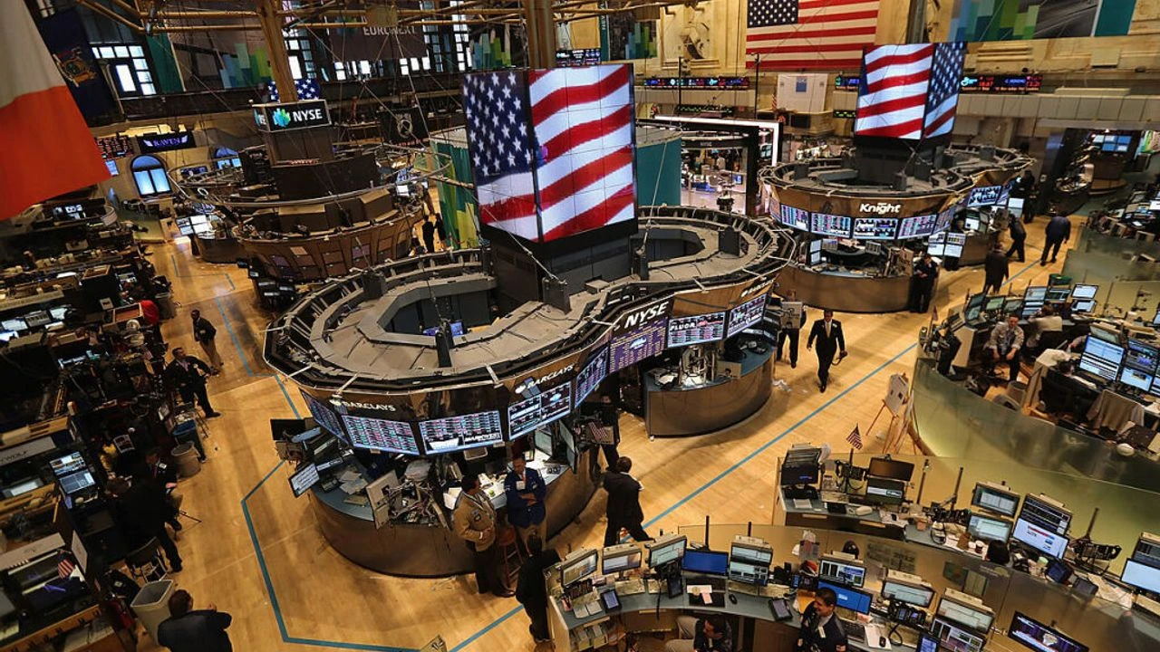 Nasdaq 100 puan düştü: Yatırımcı duyarlılığı geriledi ama Korku Endeksi Açgözlülük bölgesinde